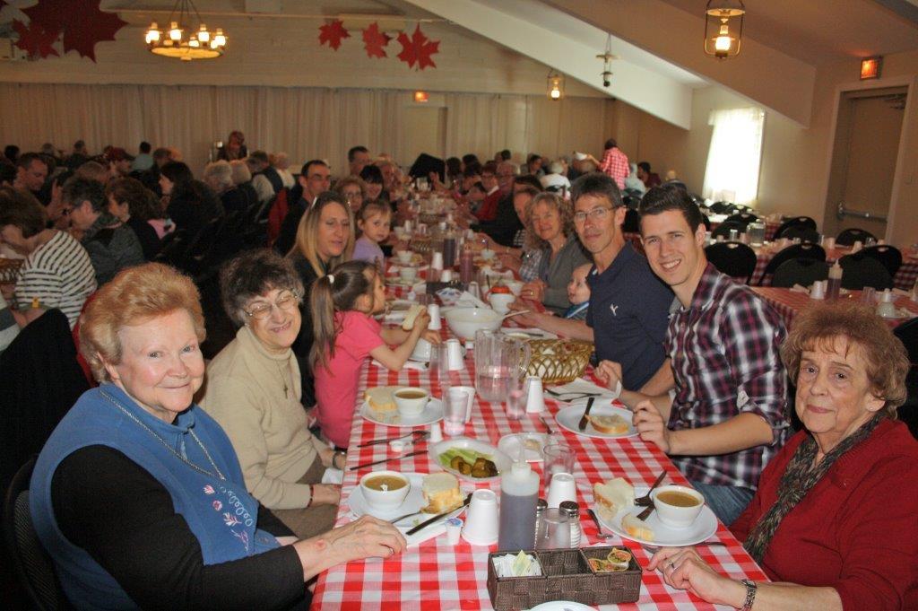 Des invitées, Claire Messier et la famille de Jeannette Naultier et de Clarinda Brouillard