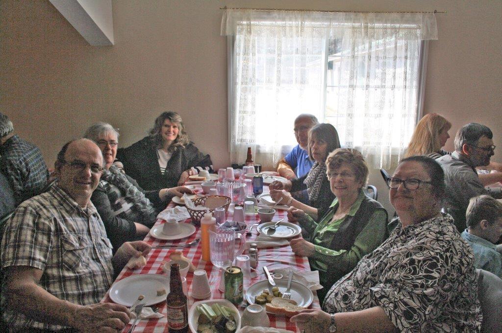 Gabriel et Angéla Cloutier, Dolorès Messier, Paul Coutu et Julienne Laurence, Marie-Paule Messier de St-Gabriel-de-Brandon, et Carole de Grace de Sherbrooke (Bromptonville)