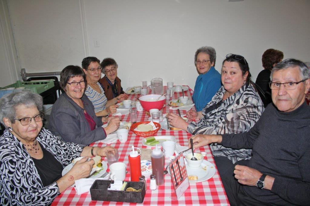 Pauline, Mariette, Claire, Antonine, Sylvie et Noël Messier