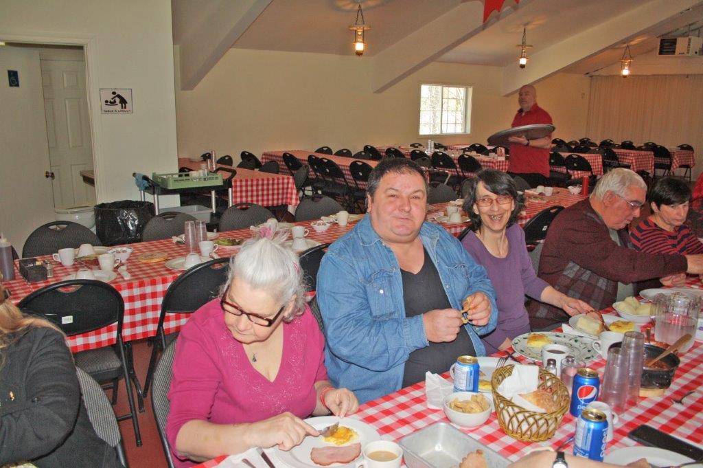 René Laforest, Suzanne et Serge Messier, et Micheline Bonin