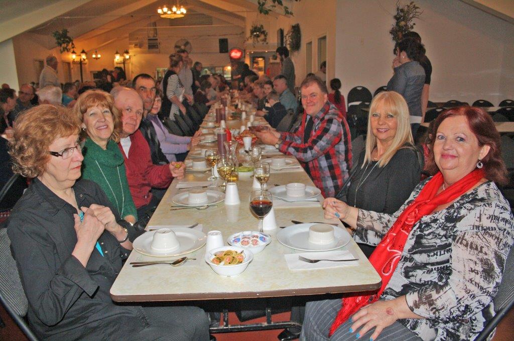Pauline St-Onge, Clarisse Messier, Gabriel Lecours, Charles, Yvan, Lauray et Diane Messier.