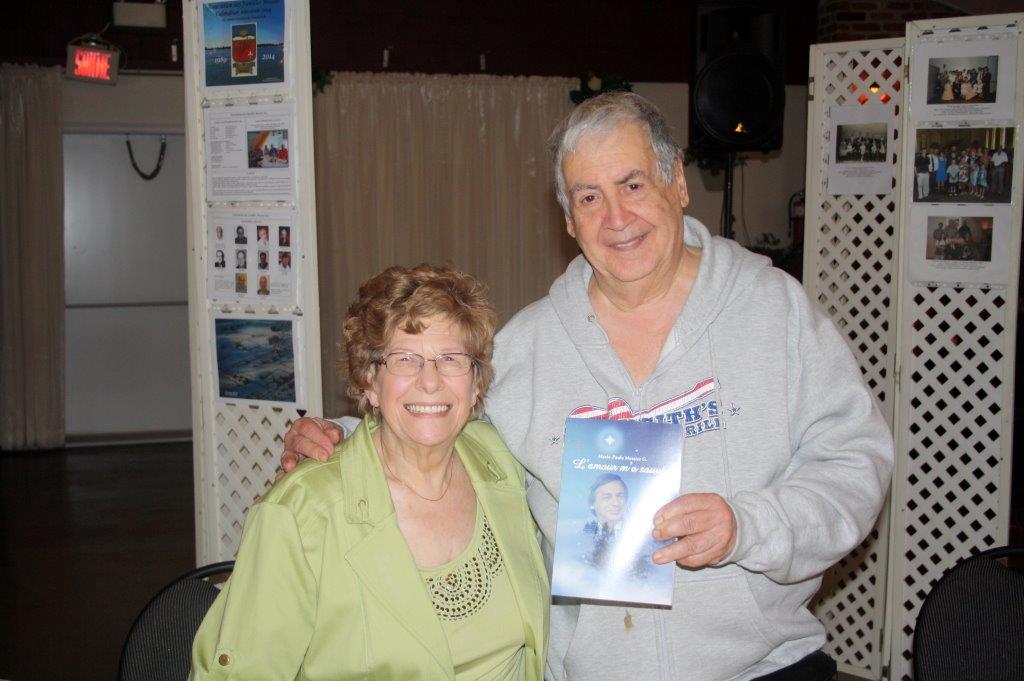 Marie-Paule Grandchamp and Richard Leonardo. Marie- Paule took the opportunity to replace her book sold last year following an error occurred while printing.