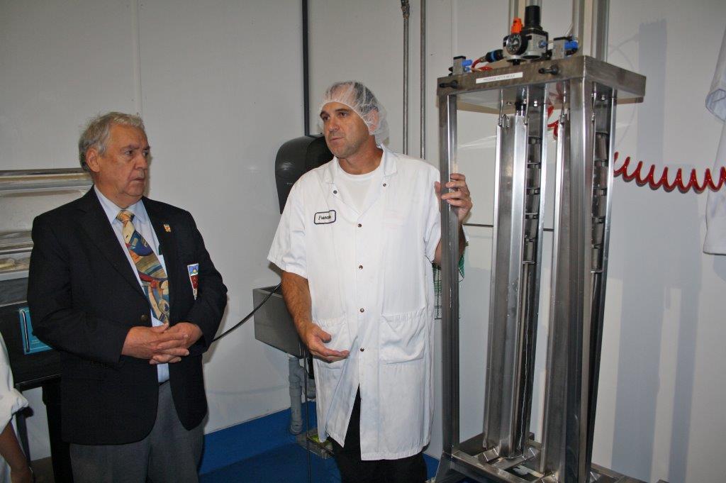 Richard Leonardo, president of the AFM with François Darcy, Head of the « Centre d’Interprétation de La Coop Agrilait de St-Guillaume ».