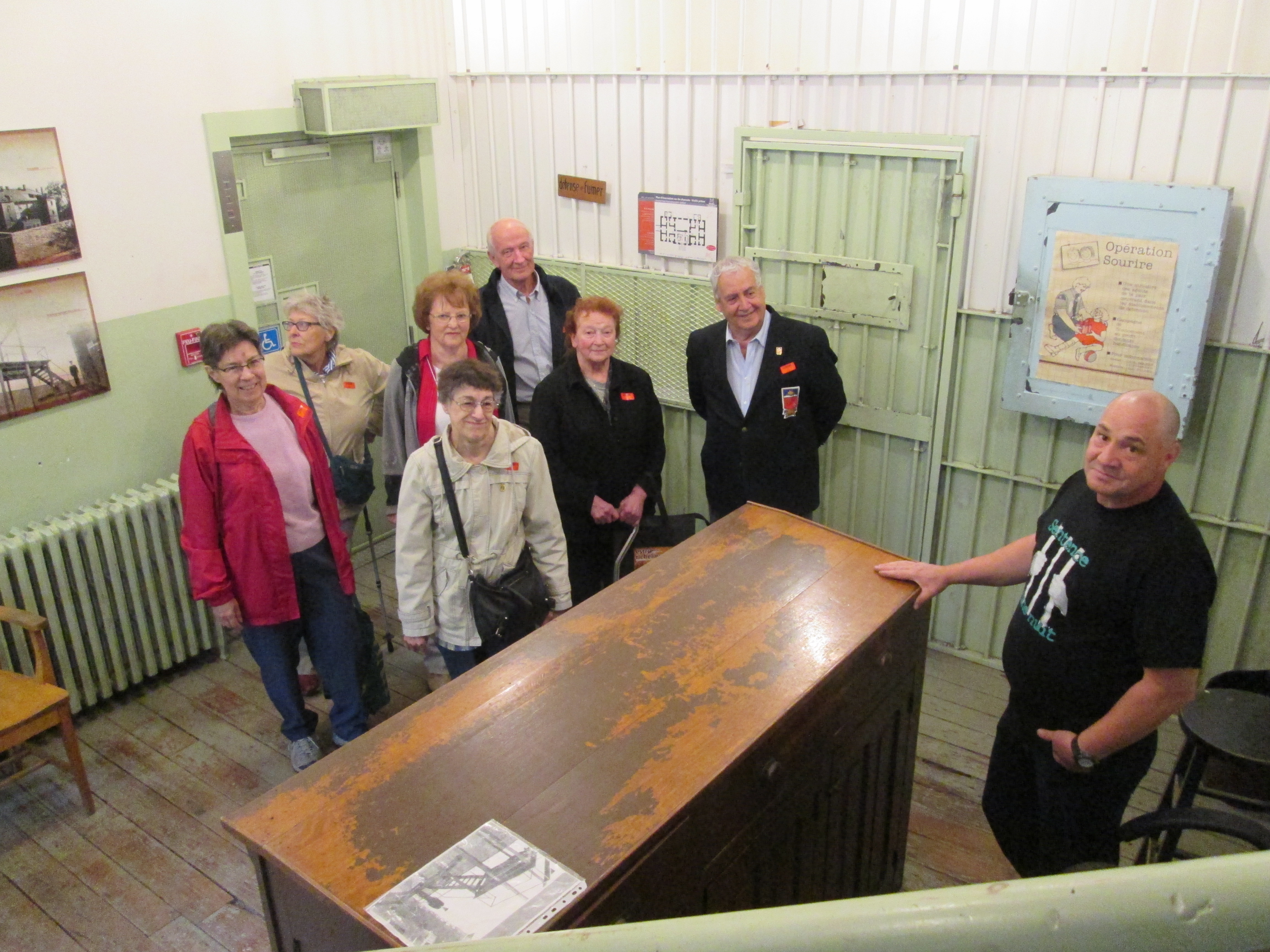 Les participants à la visite de la région de Trois-Rivières :Mariette Messier, Michèle Chrétien, Claire Messier, Stella Messier BellefroidMichel Messier, Estelle Messier Guay, Rirchard Leonardo, président de l’Associationetle préposé à l’accueil de la vieille prison de Trois-Rivières.
