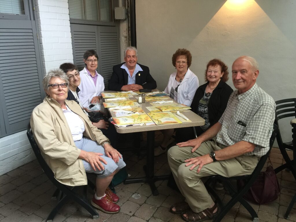 Participants stop for lunch at Restaurant Nelson. From left to right: Michelle Chrétien, Claire Messier, Mariette Messier, Richard Leonardo, Stella Messier Bellefroid, Estelle Messier Guay, and Michel Messier.
