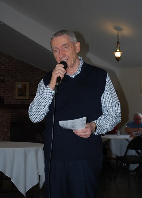 The organizer, Réal Messier, welcomes the participants.