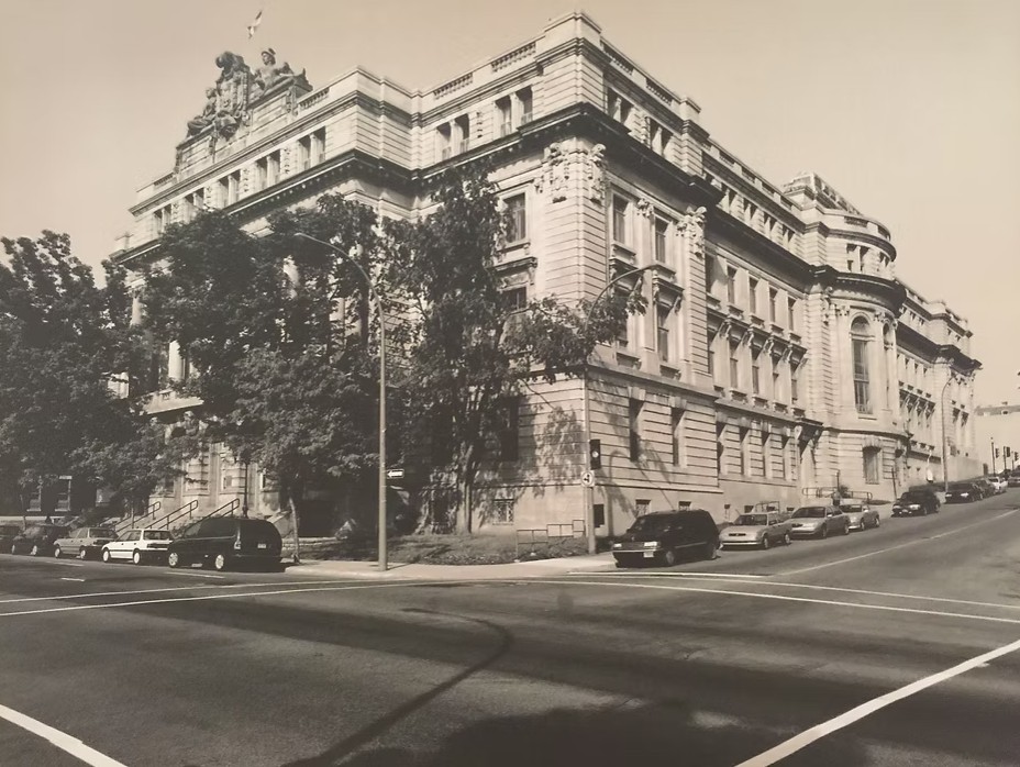 Building housing the BAnQ Archives.